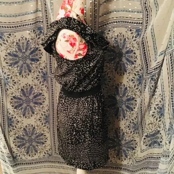 NWT ADORABLE ASYMMETRICAL DRESS - Picture 3 of 4